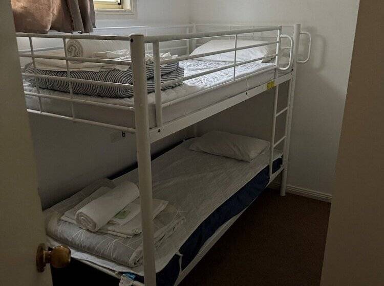 בית מלון כפרי Stawell Caravan Park