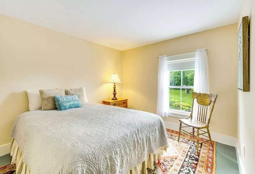 Idyllic Vermont Farmhouse: Mtn Views On 200 Acres!