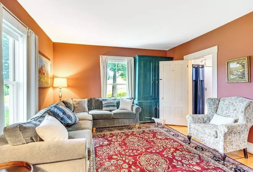 Idyllic Vermont Farmhouse: Mtn Views On 200 Acres!