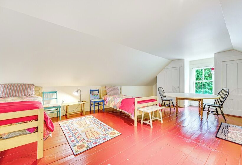 Idyllic Vermont Farmhouse: Mtn Views On 200 Acres!