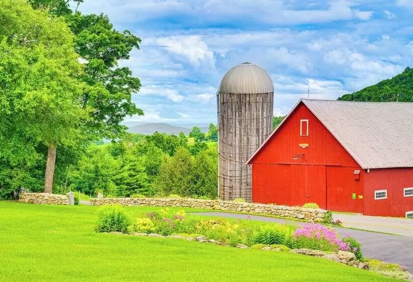 Idyllic Vermont Farmhouse: Mtn Views On 200 Acres!