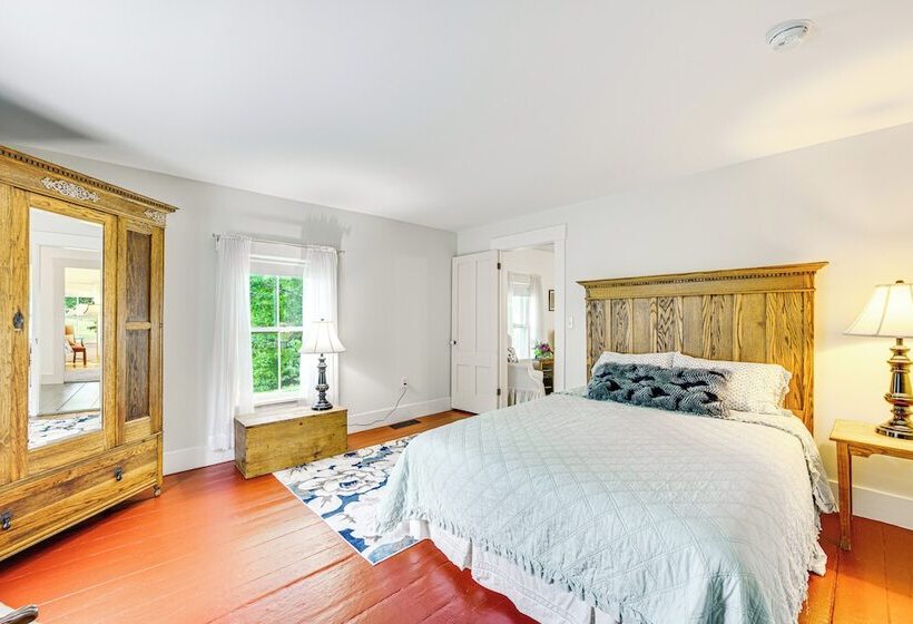 Idyllic Vermont Farmhouse: Mtn Views On 200 Acres!