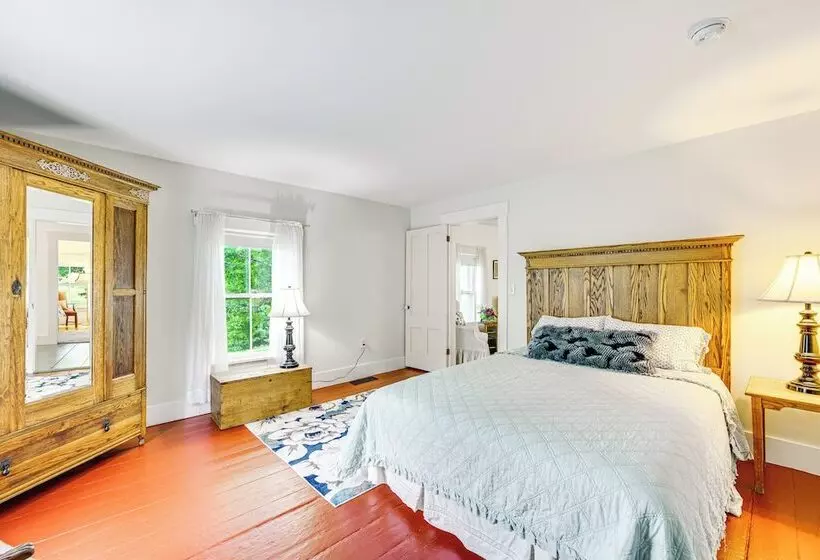 Idyllic Vermont Farmhouse: Mtn Views On 200 Acres!