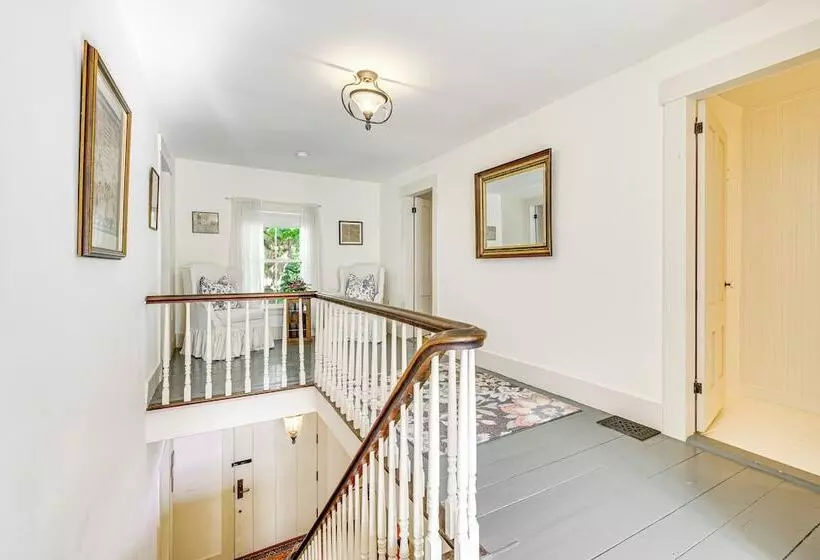 Idyllic Vermont Farmhouse: Mtn Views On 200 Acres!