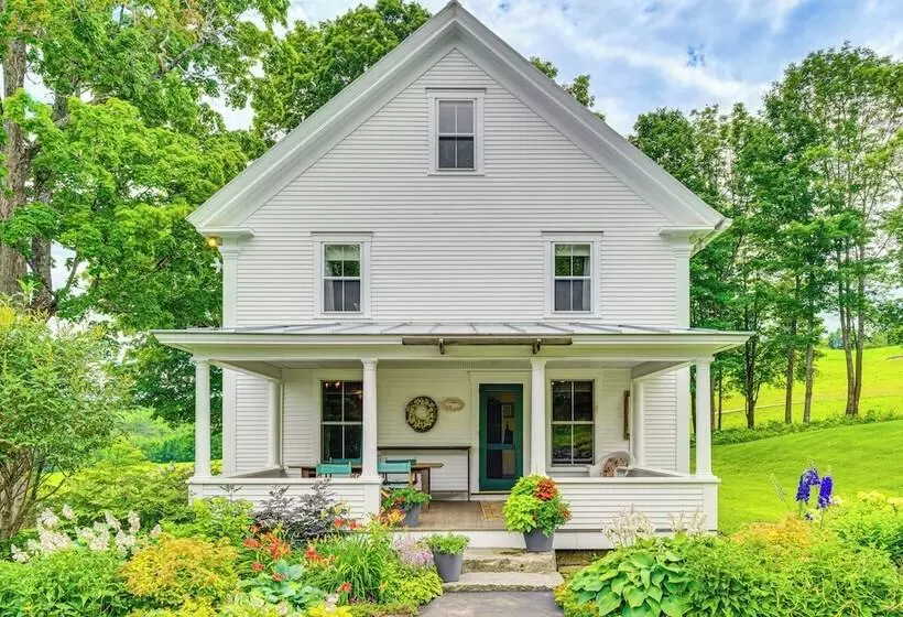 Idyllic Vermont Farmhouse: Mtn Views On 200 Acres!