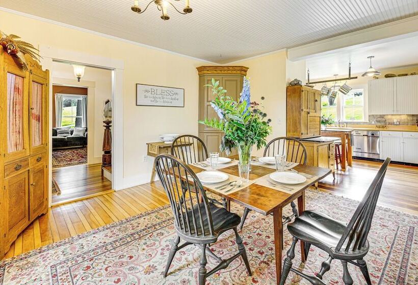 Idyllic Vermont Farmhouse: Mtn Views On 200 Acres!