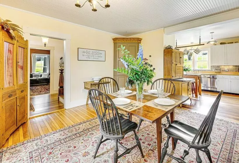 Idyllic Vermont Farmhouse: Mtn Views On 200 Acres!