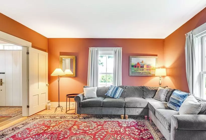 Idyllic Vermont Farmhouse: Mtn Views On 200 Acres!