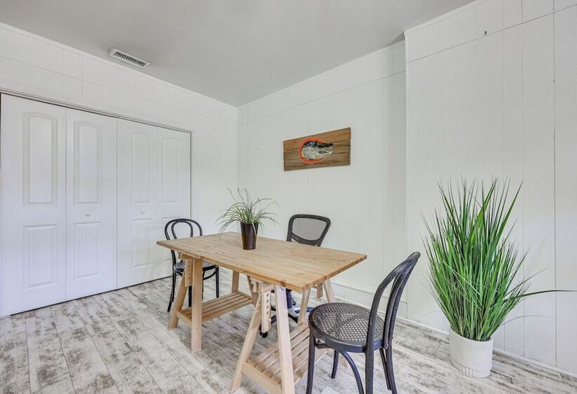 Jacksonville Beach Home W/ Yard, Walk To Shore