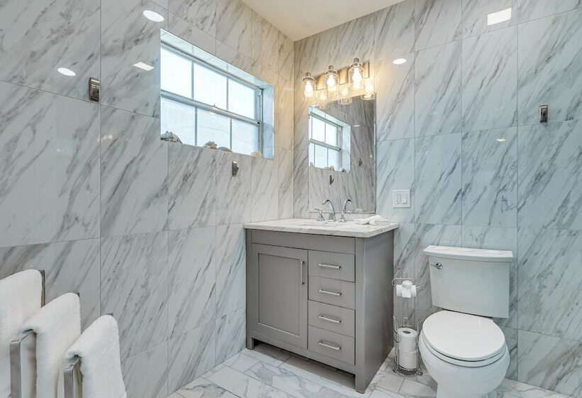 Jacksonville Beach Home W/ Yard, Walk To Shore