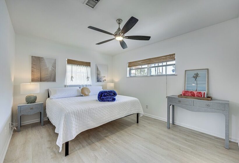 Jacksonville Beach Home W/ Yard, Walk To Shore