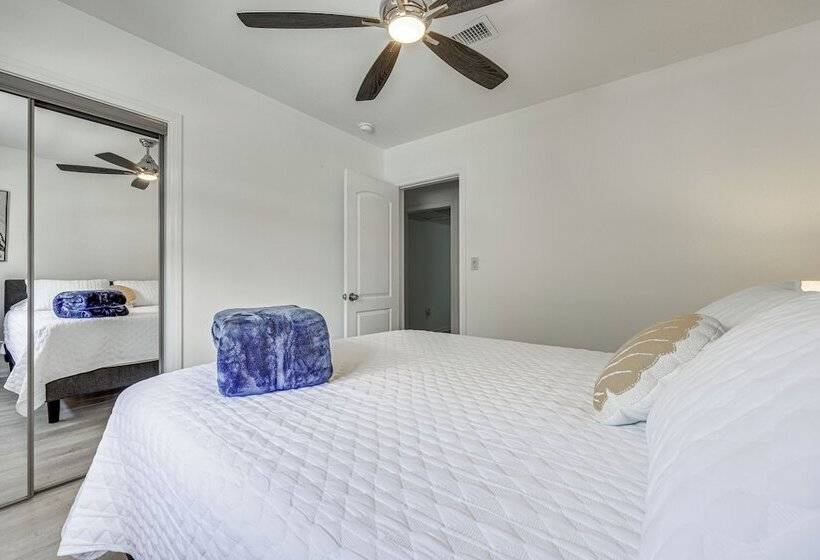 Jacksonville Beach Home W/ Yard, Walk To Shore