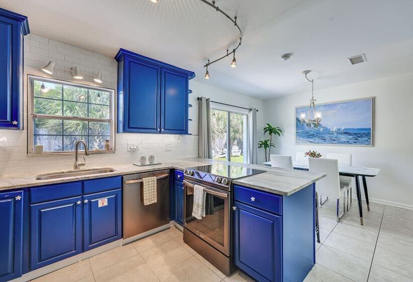 Jacksonville Beach Home W/ Yard, Walk To Shore