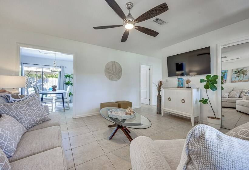 Jacksonville Beach Home W/ Yard, Walk To Shore