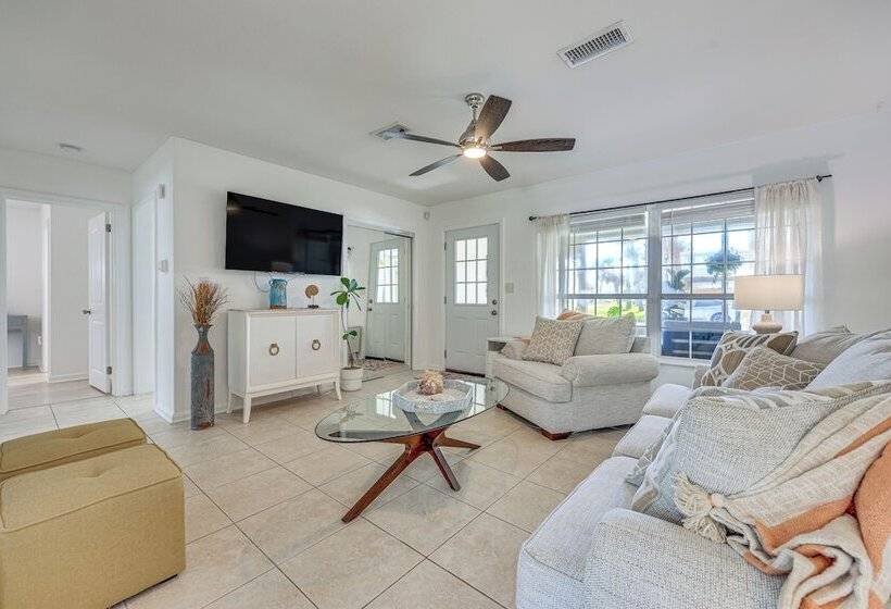 Jacksonville Beach Home W/ Yard, Walk To Shore