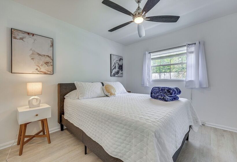 Jacksonville Beach Home W/ Yard, Walk To Shore