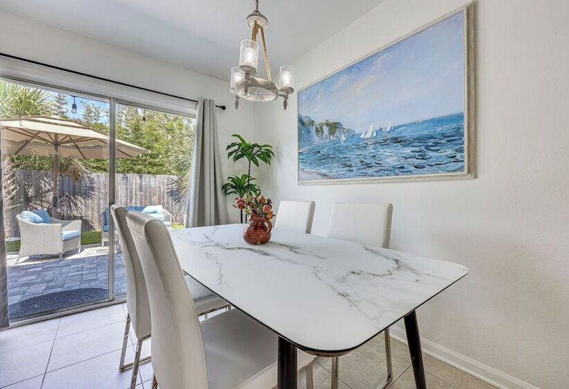 Jacksonville Beach Home W/ Yard, Walk To Shore