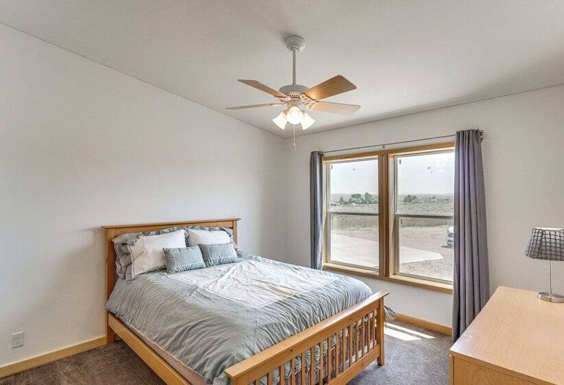 Mountain View Retreat In Lander W/ Private Yard!