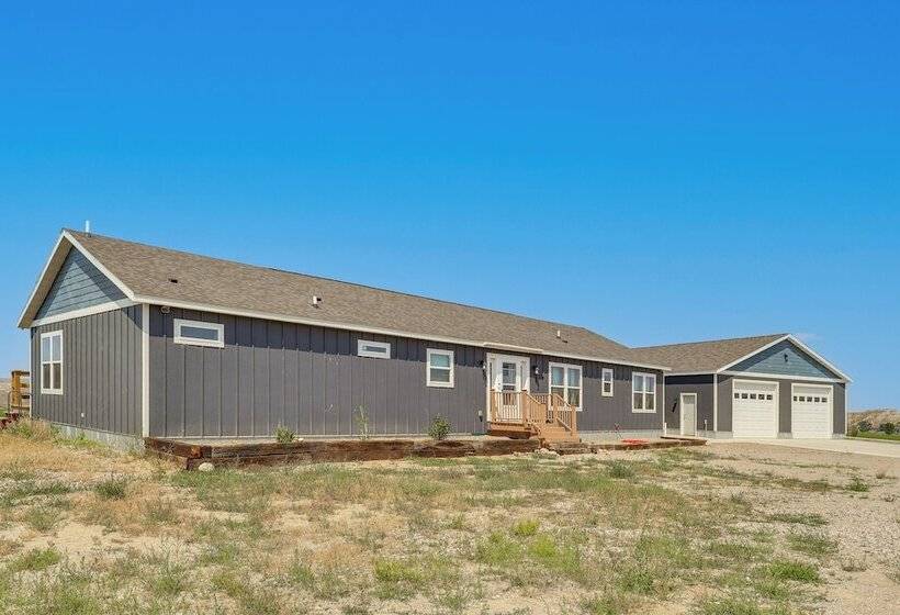 Mountain View Retreat In Lander W/ Private Yard!