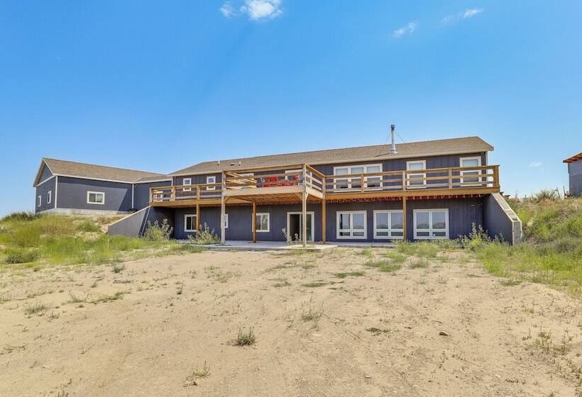 Mountain View Retreat In Lander W/ Private Yard!