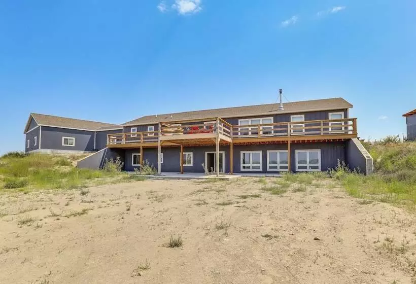 Mountain View Retreat In Lander W/ Private Yard!