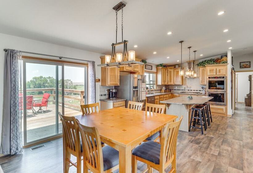 Mountain View Retreat In Lander W/ Private Yard!