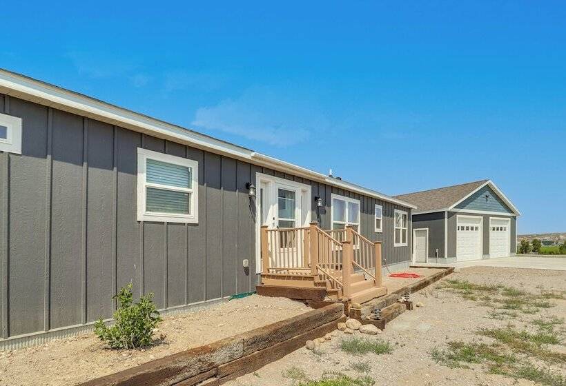Mountain View Retreat In Lander W/ Private Yard!