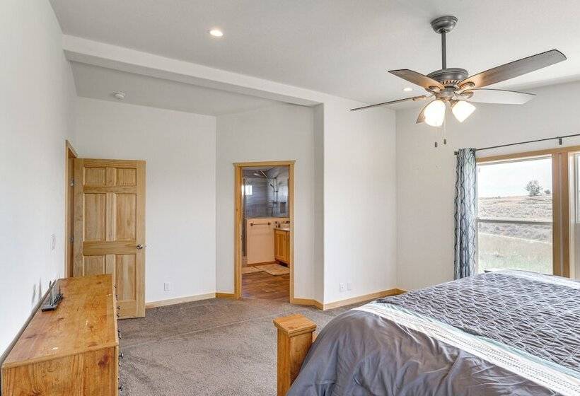 Mountain View Retreat In Lander W/ Private Yard!
