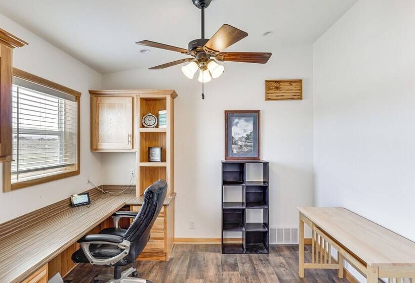 Mountain View Retreat In Lander W/ Private Yard!