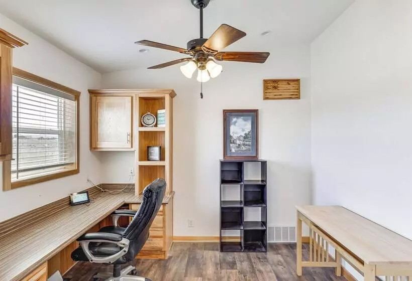 Mountain View Retreat In Lander W/ Private Yard!