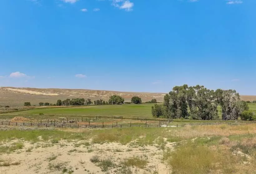Mountain View Retreat In Lander W/ Private Yard!