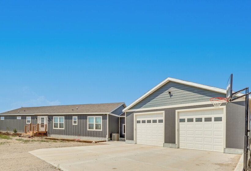 Mountain View Retreat In Lander W/ Private Yard!