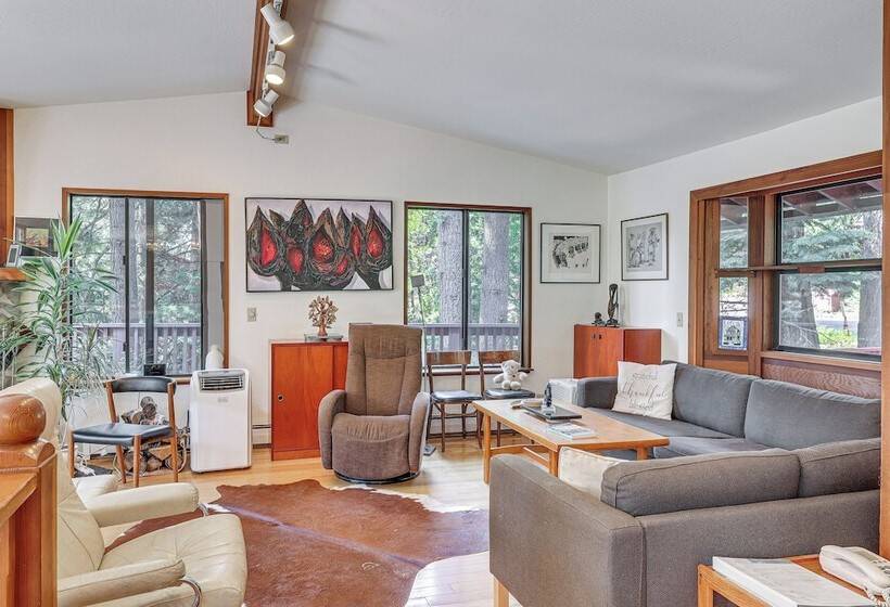 Peaceful Tahoe Vista Home W/ Decks: 1 Mi To Beach