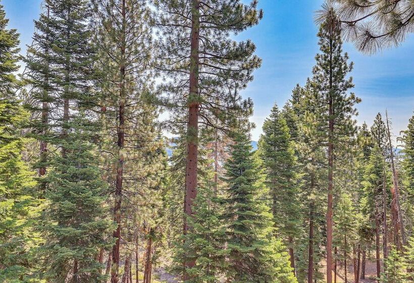 Peaceful Tahoe Vista Home W/ Decks: 1 Mi To Beach