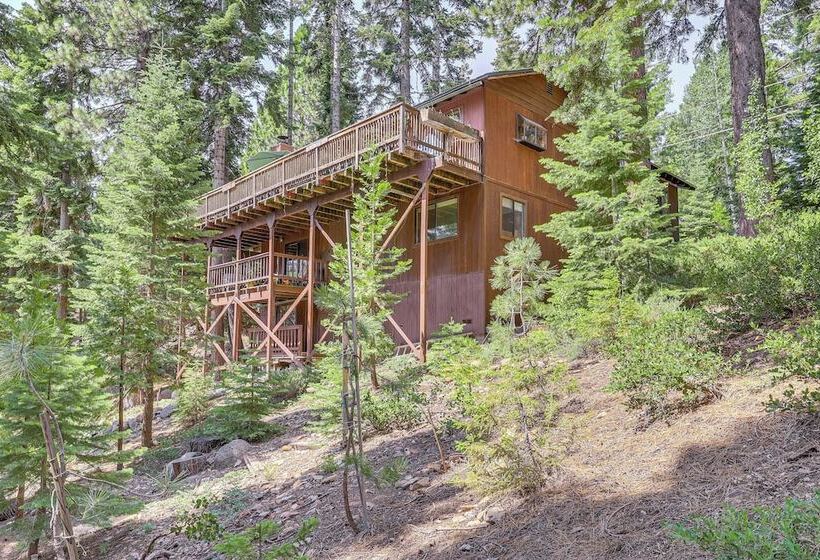 Peaceful Tahoe Vista Home W/ Decks: 1 Mi To Beach
