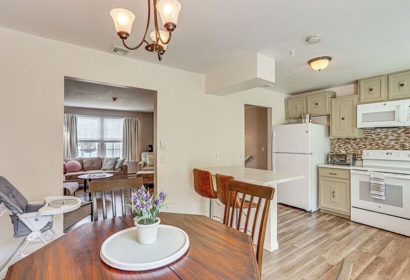 5 Mi To Downtown Harrisburg Family Home!