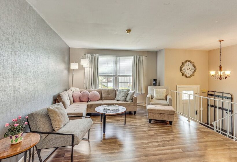 5 Mi To Downtown Harrisburg Family Home!