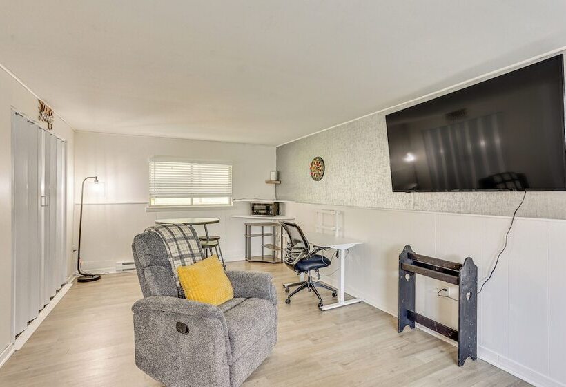 5 Mi To Downtown Harrisburg Family Home!