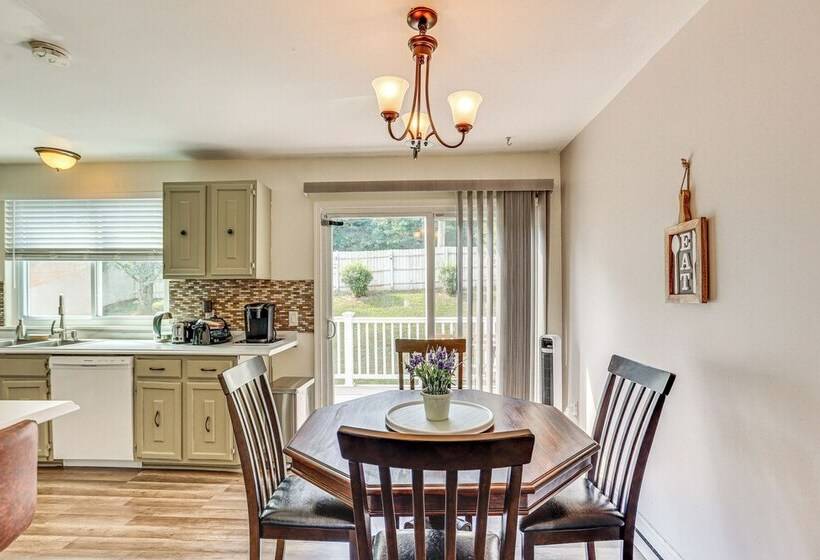 5 Mi To Downtown Harrisburg Family Home!