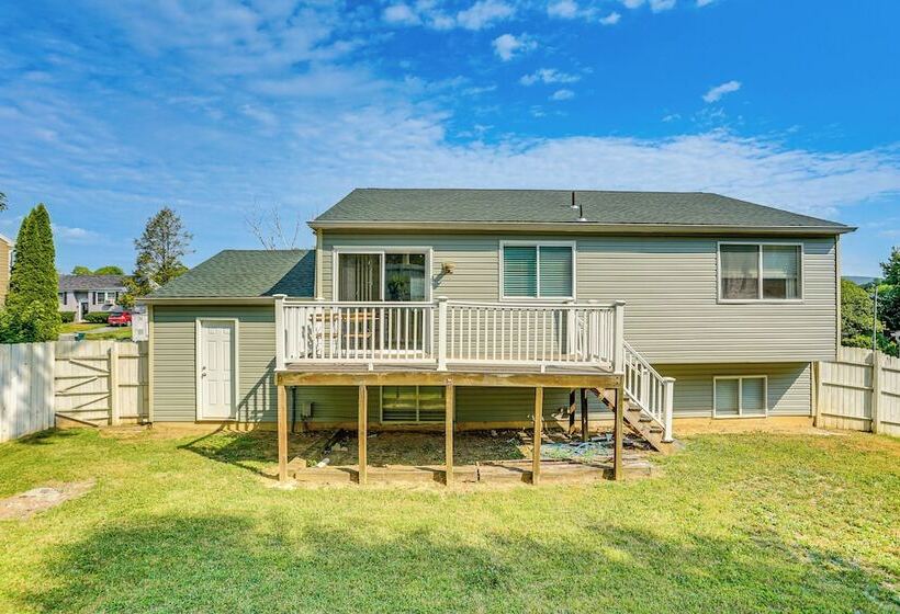 5 Mi To Downtown Harrisburg Family Home!