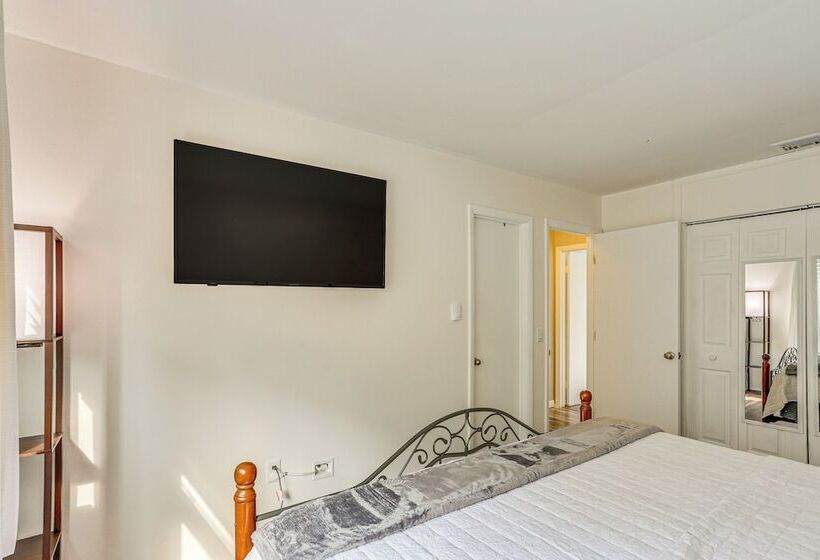 5 Mi To Downtown Harrisburg Family Home!