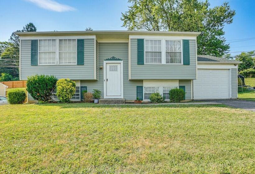5 Mi To Downtown Harrisburg Family Home!