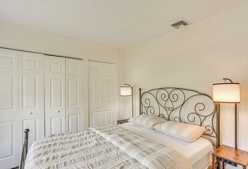 5 Mi To Downtown Harrisburg Family Home!