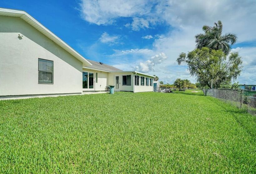 Riverfront Fort Myers Home W/ Boat Dock!