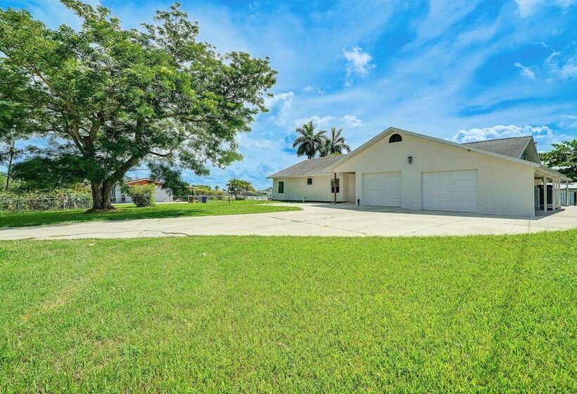 Riverfront Fort Myers Home W/ Boat Dock!