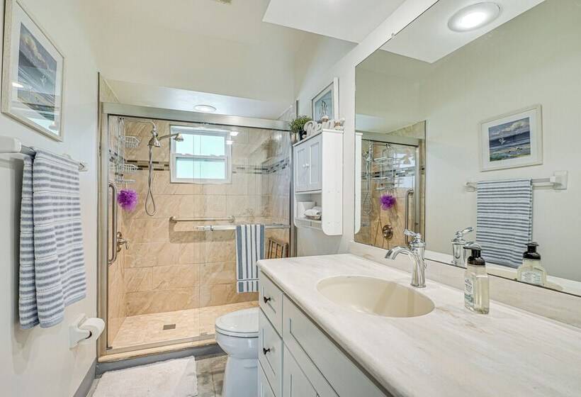 Riverfront Fort Myers Home W/ Boat Dock!