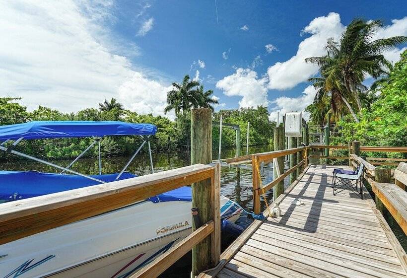 Riverfront Fort Myers Home W/ Boat Dock!