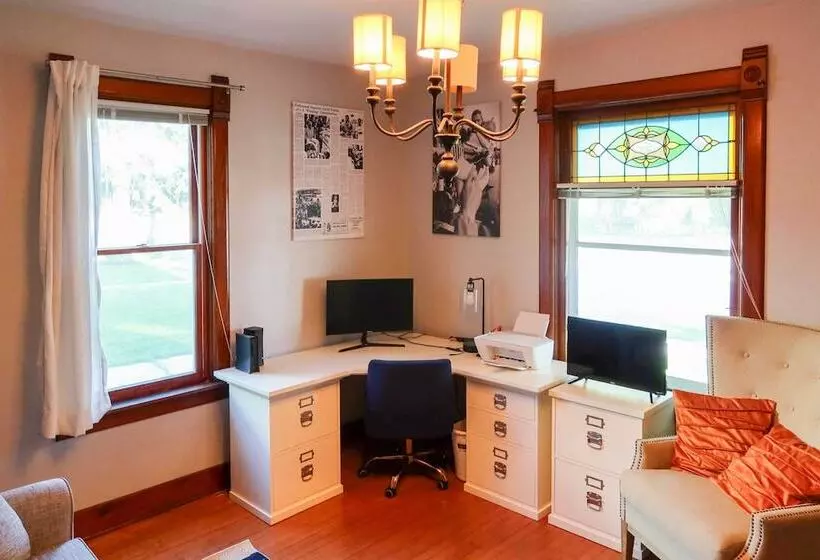 3 Mi To Road America: Spacious Elkhart Lake Home!