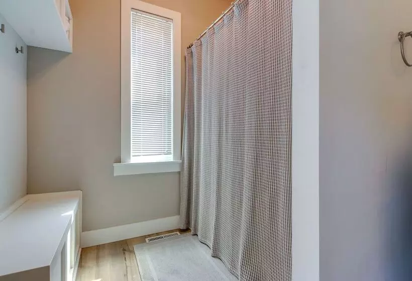 3 Mi To Road America: Spacious Elkhart Lake Home!