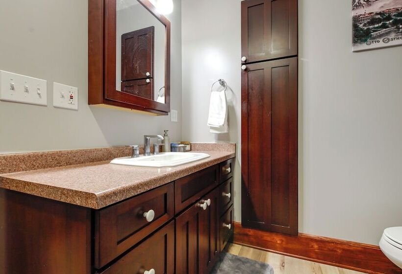 3 Mi To Road America: Spacious Elkhart Lake Home!